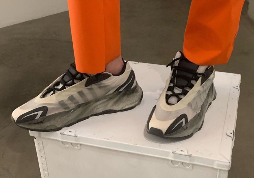 Yeezy Boost 700 MNVN Bone lateral