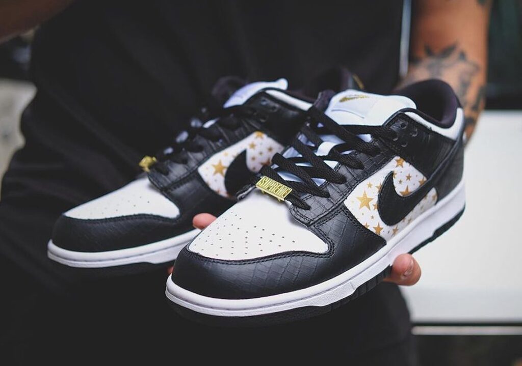 supreme-nike-sb-dunk-low-white-black-metallic-gold-DH3228-102-5