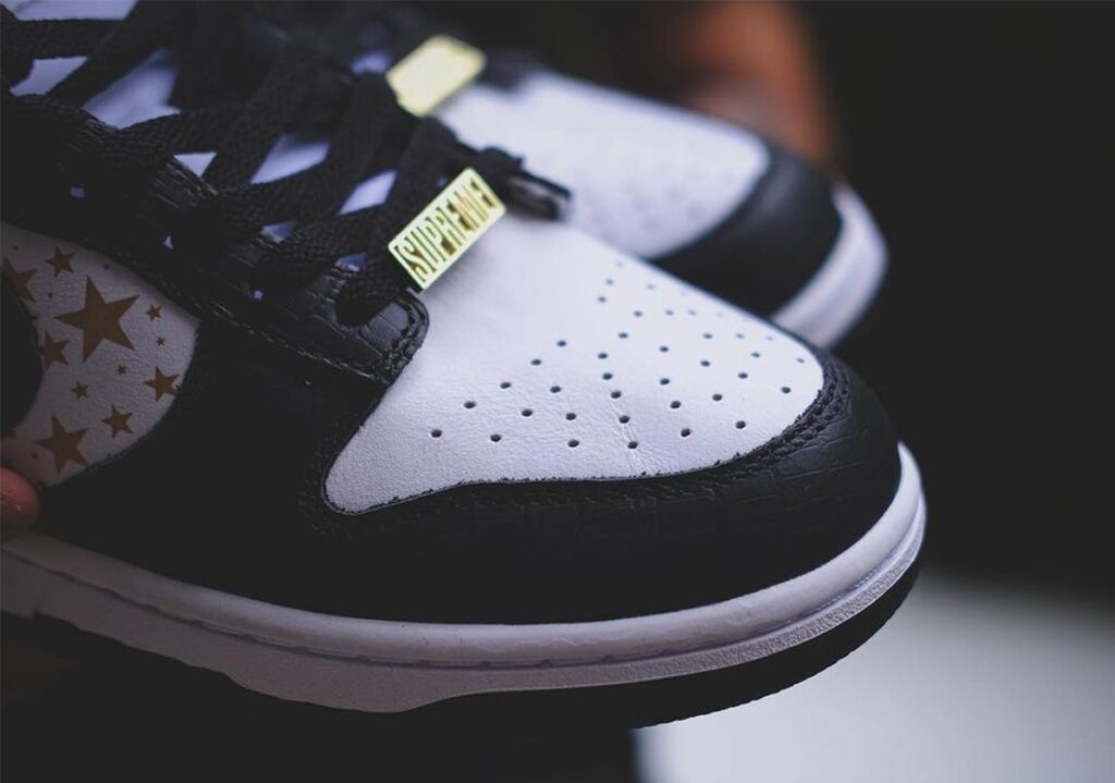 supreme-nike-sb-dunk-low-white-black-metallic-gold-DH3228-102-6