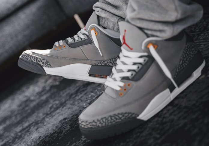 Air-Jordan-3-Cool-Grey-CT8532-012-001