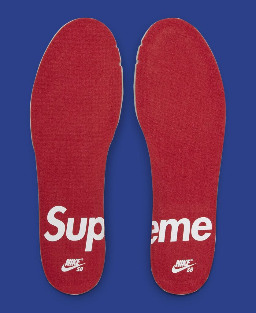 supreme-nike-sb-dunk-low-hyper-royal-dh3228-100-insole