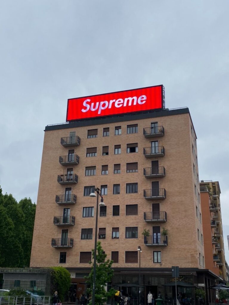 Supreme-store-a-milano