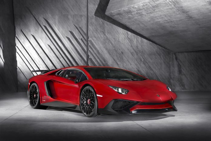 Lamborghini Aventador: 10 innovazioni in 10 anni di storia