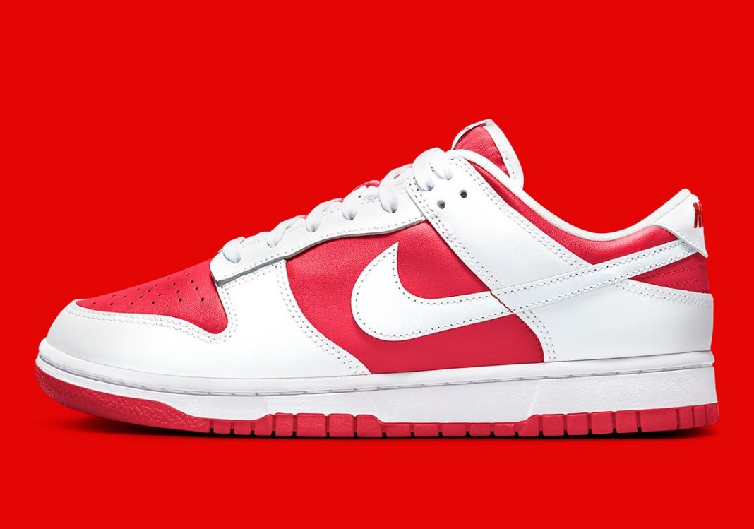 nike dunk low flyknit university red