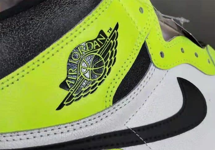 air-jordan-1-retro-high-og-volt-555088-702-0