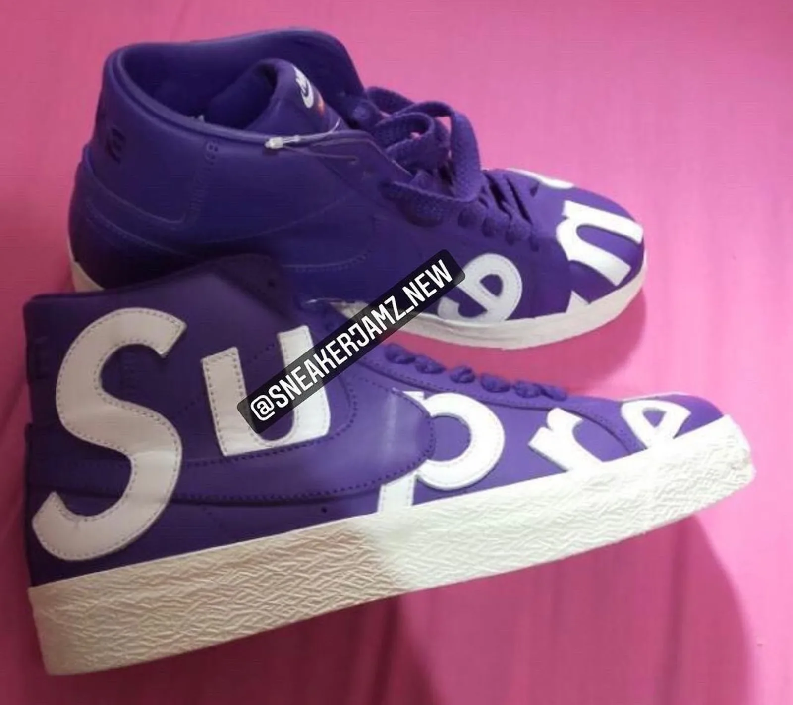 Supreme-Nike-SB-Blazer-Mid-2022-Release-Date-pair
