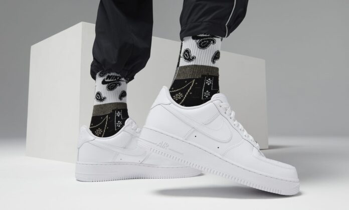 Nuove nike bianche sales
