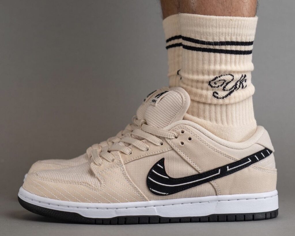 Albino-Preto-Nike-SB-Dunk-Low-FD2627-200-On-Feet-1