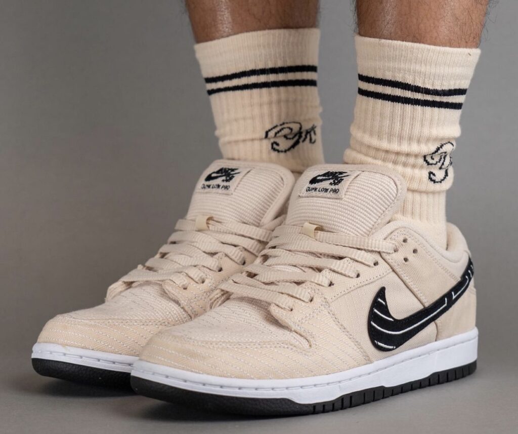 Albino-Preto-Nike-SB-Dunk-Low-FD2627-200-On-Feet