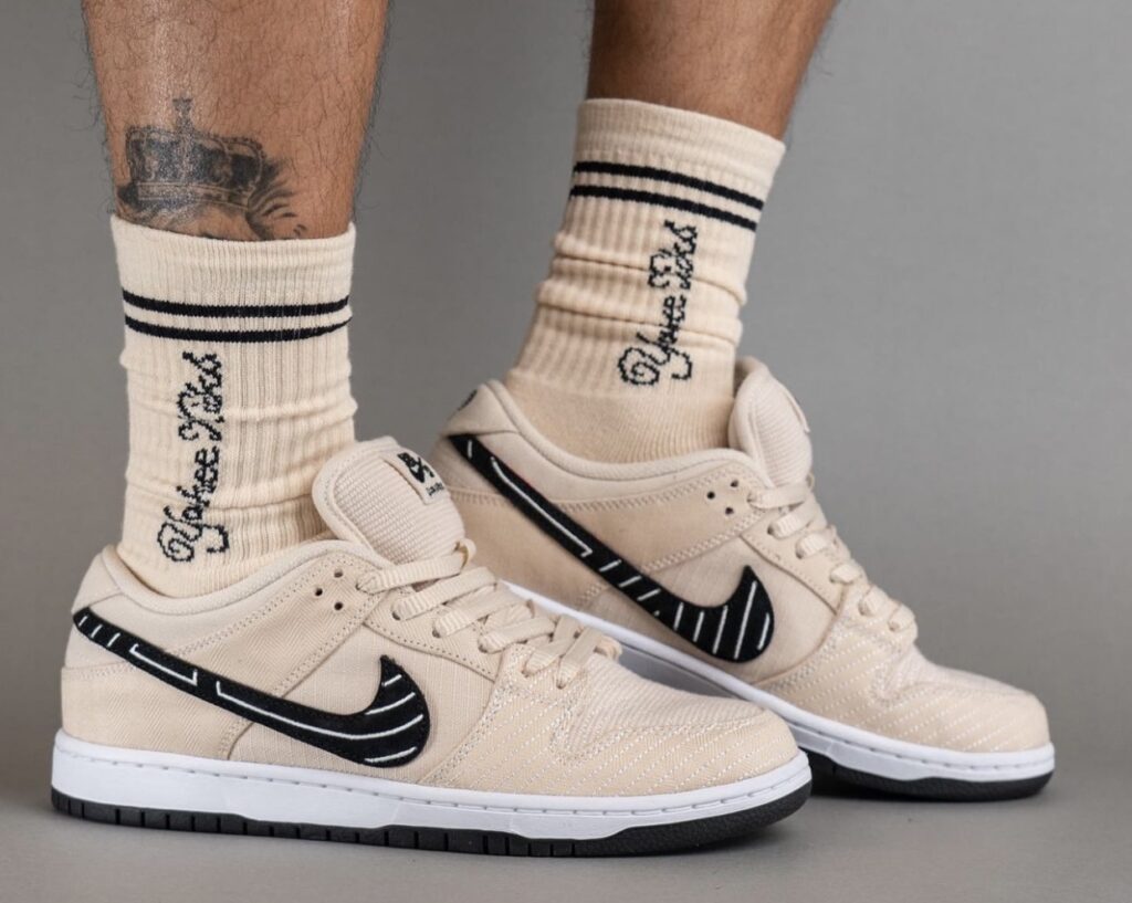 Albino-Preto-Nike-SB-Dunk-Low-FD2627-200-On-Feet-4