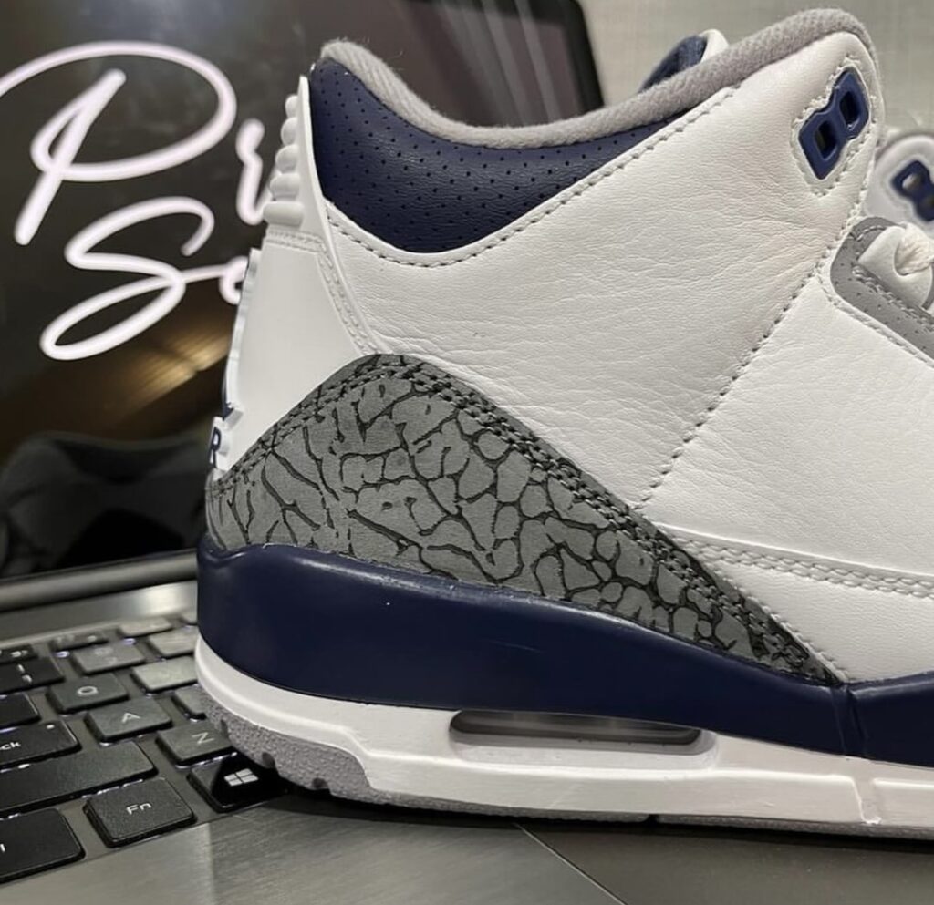 Air-Jordan-3-White-Midnight-Navy-CT8532-140-4