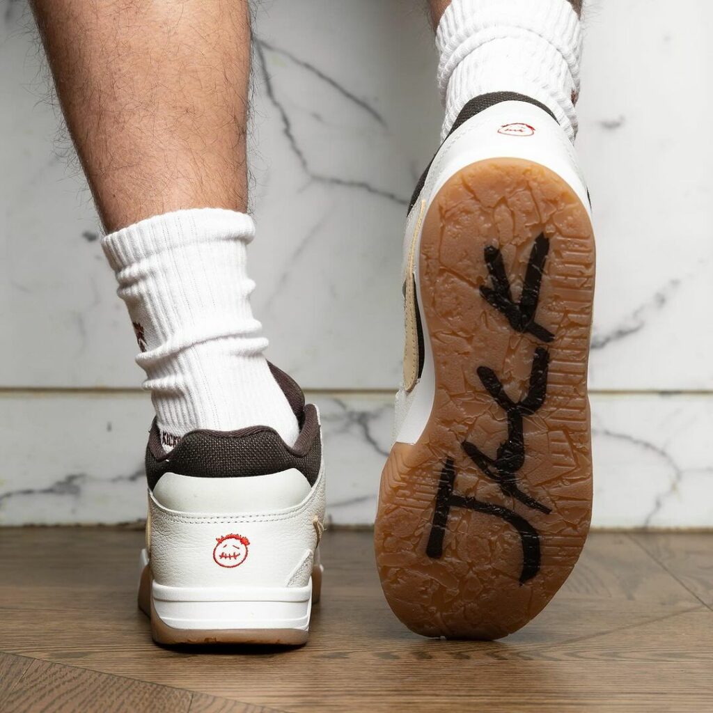 Travis-Scott-Jordan-Jumpman-Jack-Sail-DR9317-100-7