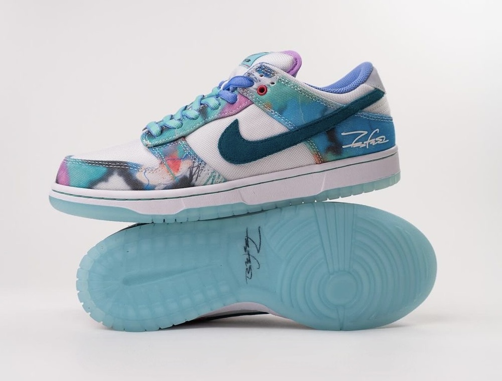 Futura-Nike-SB-Dunk-Low-HF6061-400-3