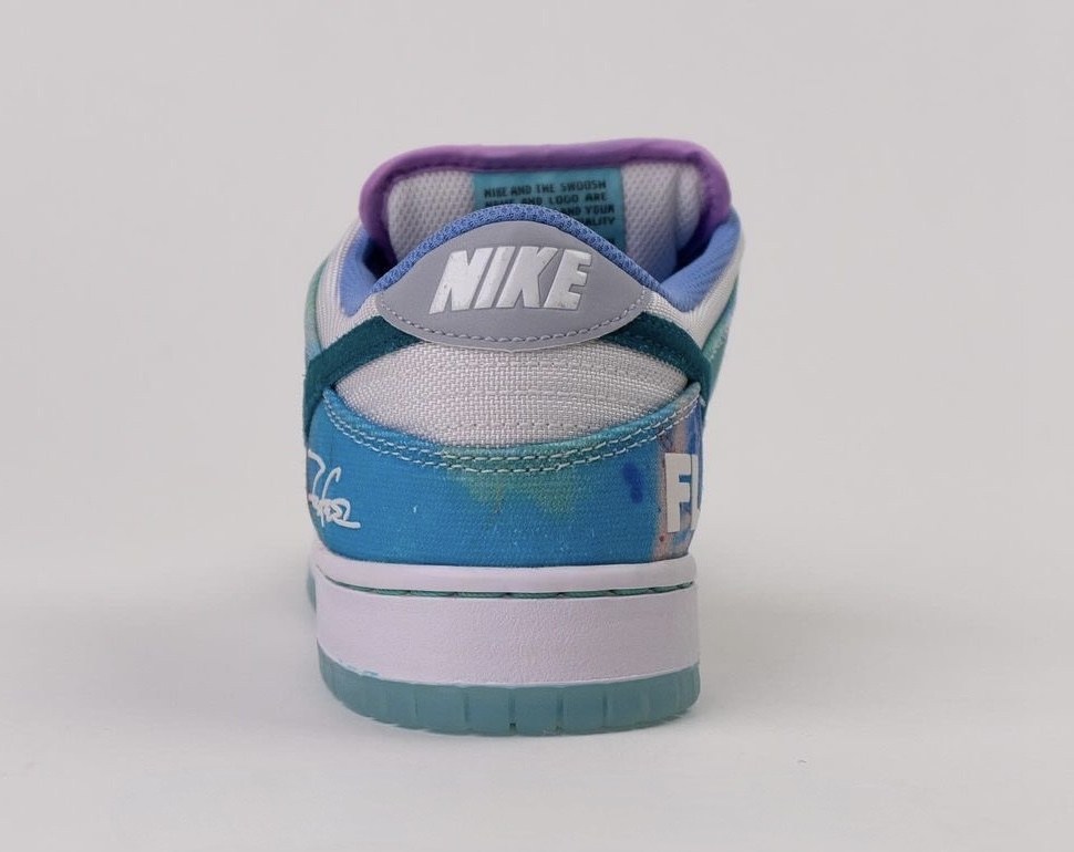 Futura-Nike-SB-Dunk-Low-HF6061-400-4