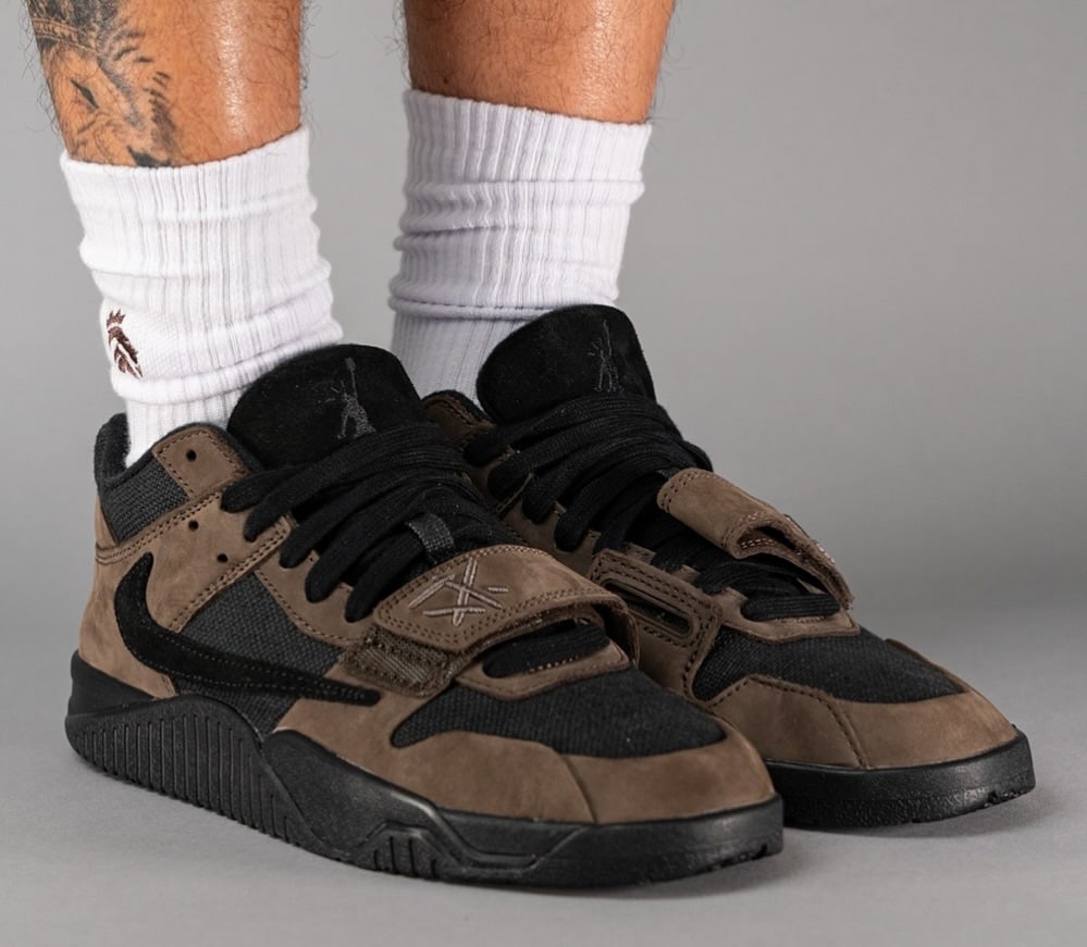 Travis-Scott-Jordan-Jumpman-Jack-Dark-Mocha-On-Feet-1