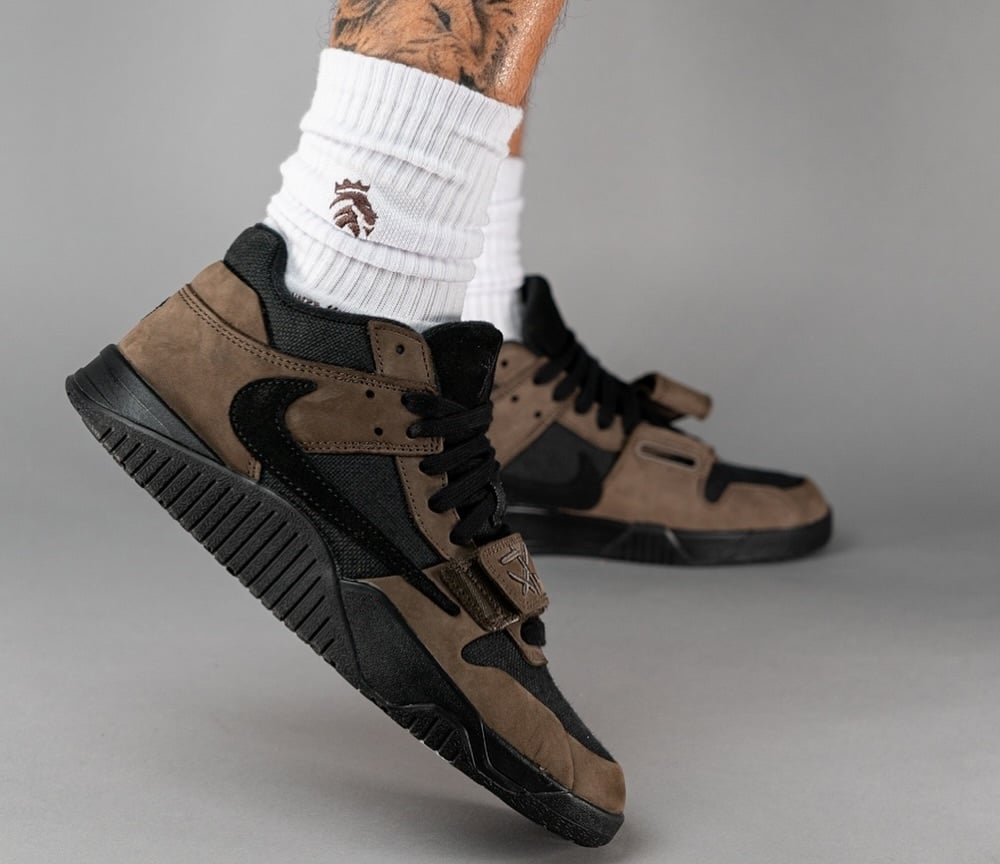 Travis-Scott-Jordan-Jumpman-Jack-Dark-Mocha-On-Feet-4