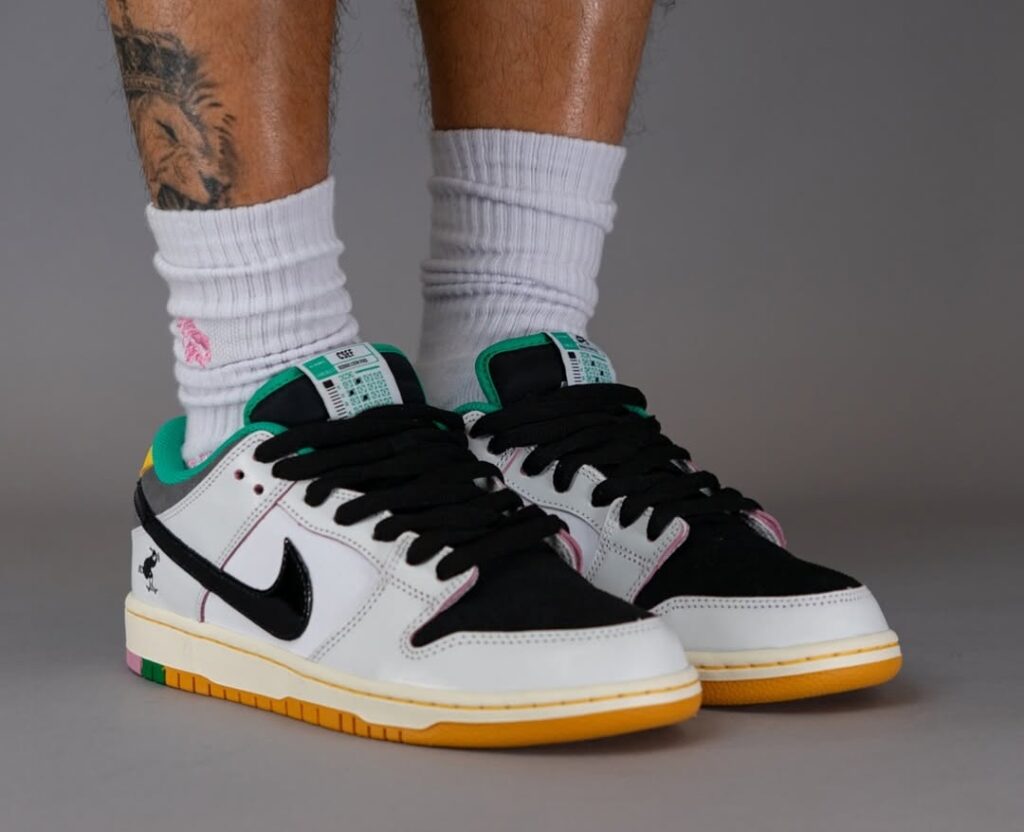 CSEF Nike SB Dunk Low HJ4132 100 On Feet