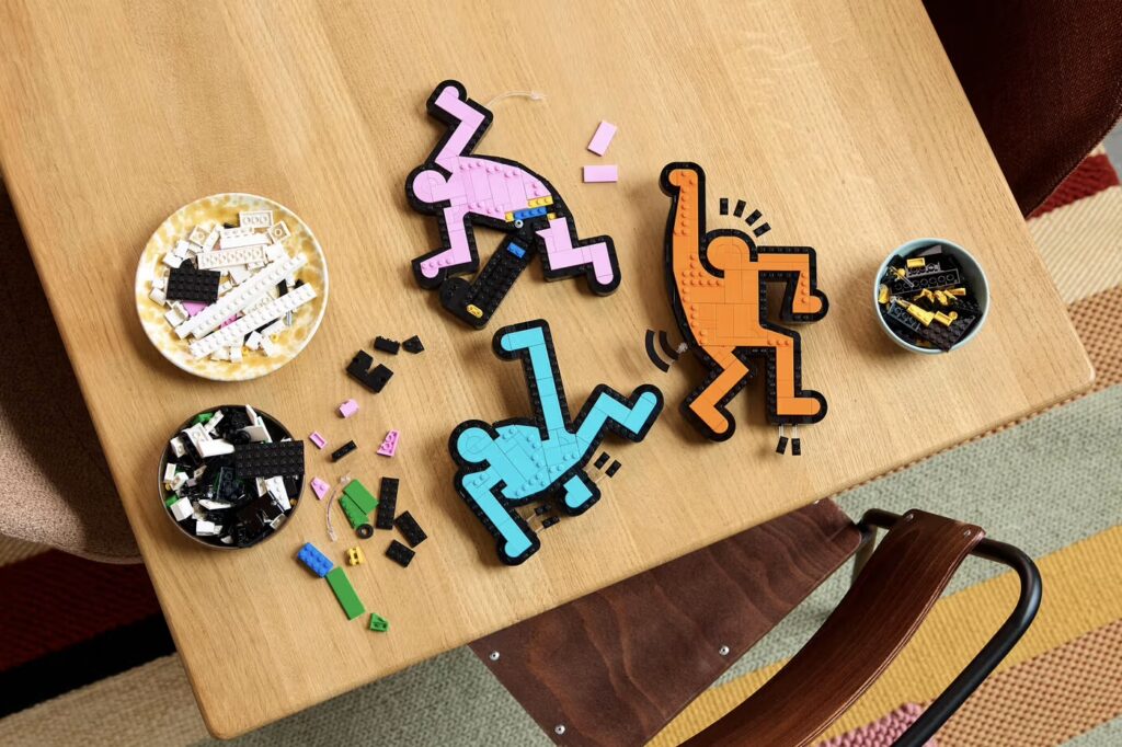 lego art keith haring dancing figures 31216 release info 002